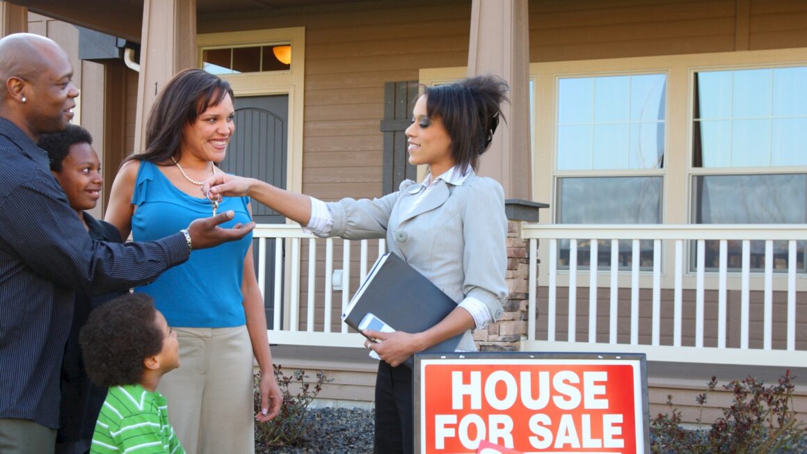 How Do Investments Ensure a Hassle-Free Closing Process for Sellers?